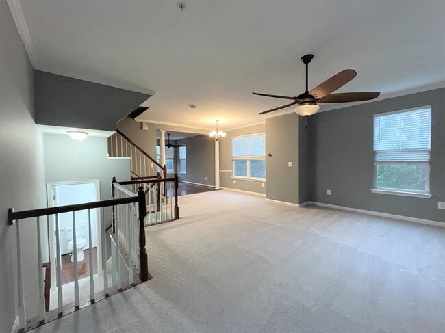 Building Photo - 400 Ava Way NE