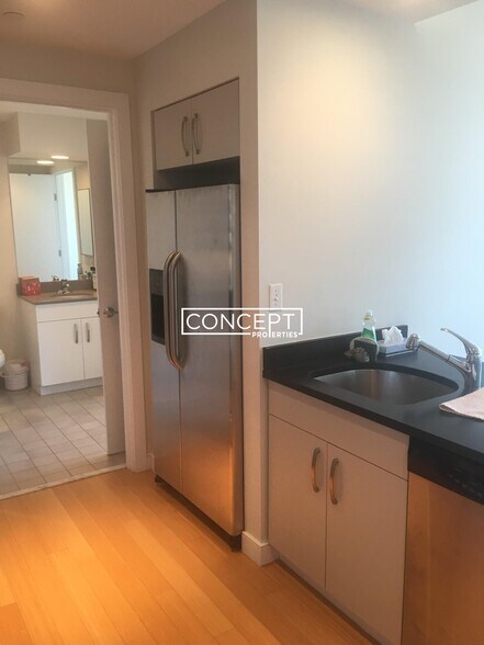 Building Photo - 601 Albany St