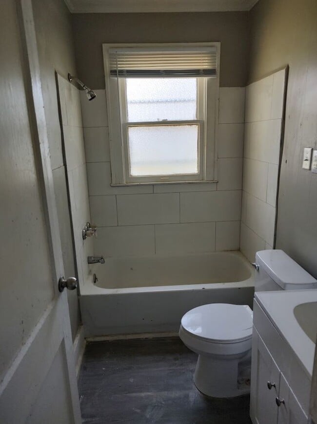 Building Photo - 4BR/2BA House-LEASING SPECIAL MOVE IN BY 1/1/2026 ** 1/2 price Security Deposit and 2nd month free