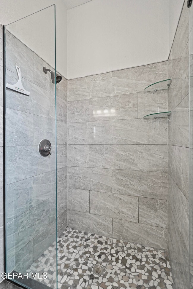 Building Photo - 4805 Maureen Cir