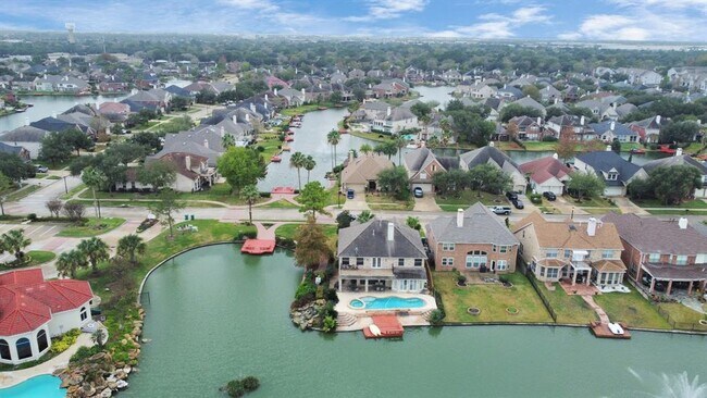 Building Photo - 12002 Newport Shore Dr