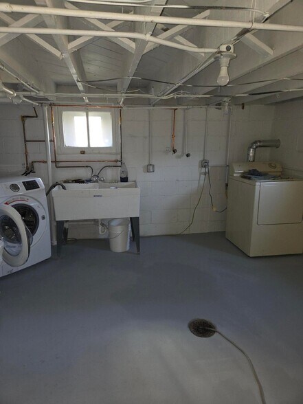 Laundry Room - 1548 S 80th St