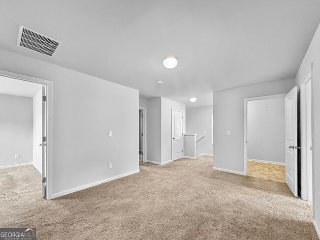 Building Photo - 140 Daisy Cir