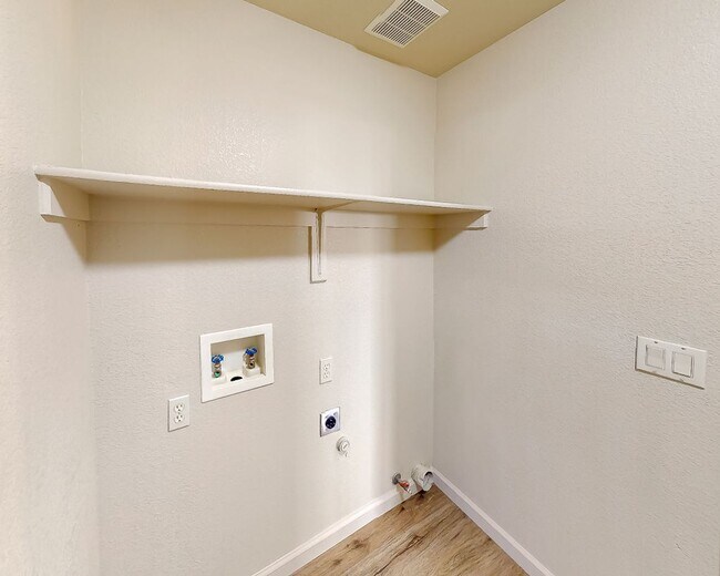 Building Photo - Elegant, Exclusive & Exquisite in this dre...
