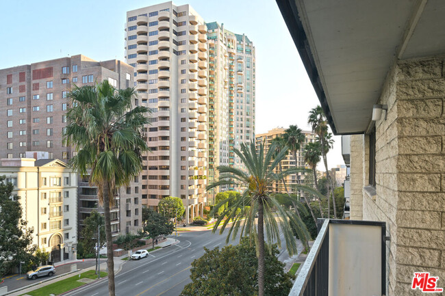 Building Photo - 10535 Wilshire Blvd