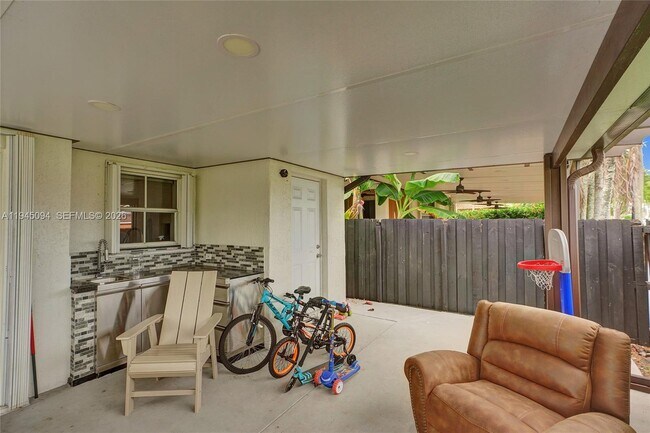 Building Photo - 898 NW 131st Ave