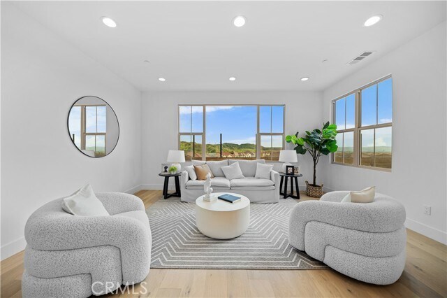 Building Photo - 206 Collino