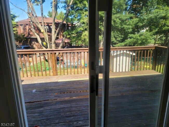 Building Photo - 170 Sargeant Ave