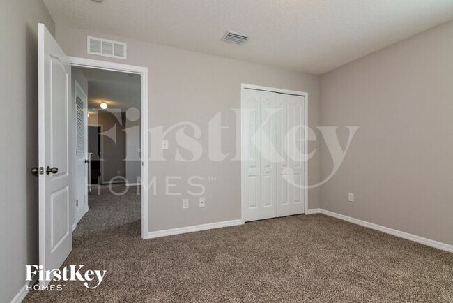 Building Photo - 561 Vista Ridge Dr