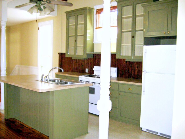 Building Photo - PINE416