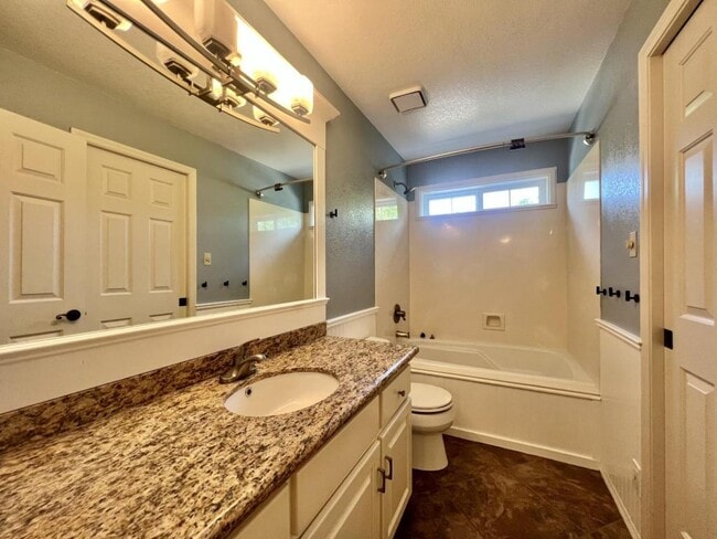 Building Photo - 1062 Thelma Way