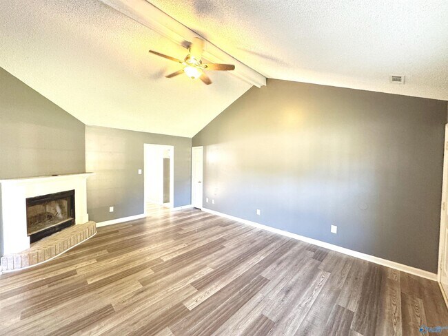 Building Photo - 103 Whisperwood Ln