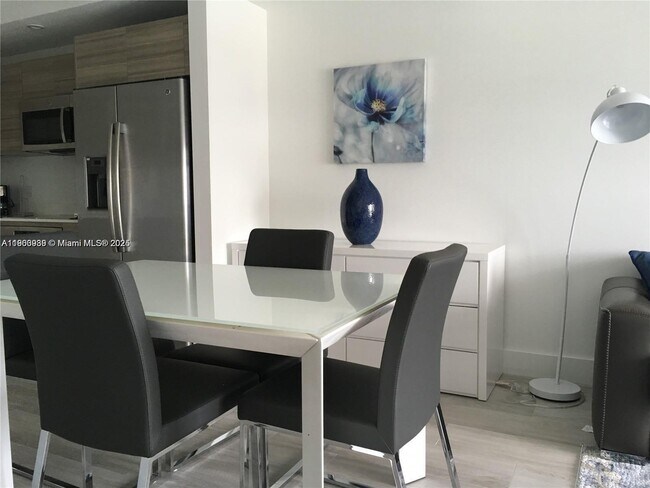 Building Photo - 121 NE 34th St