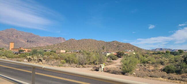 Building Photo - 2 Bed 1 Bath Spacious Gold Canyon Apartment