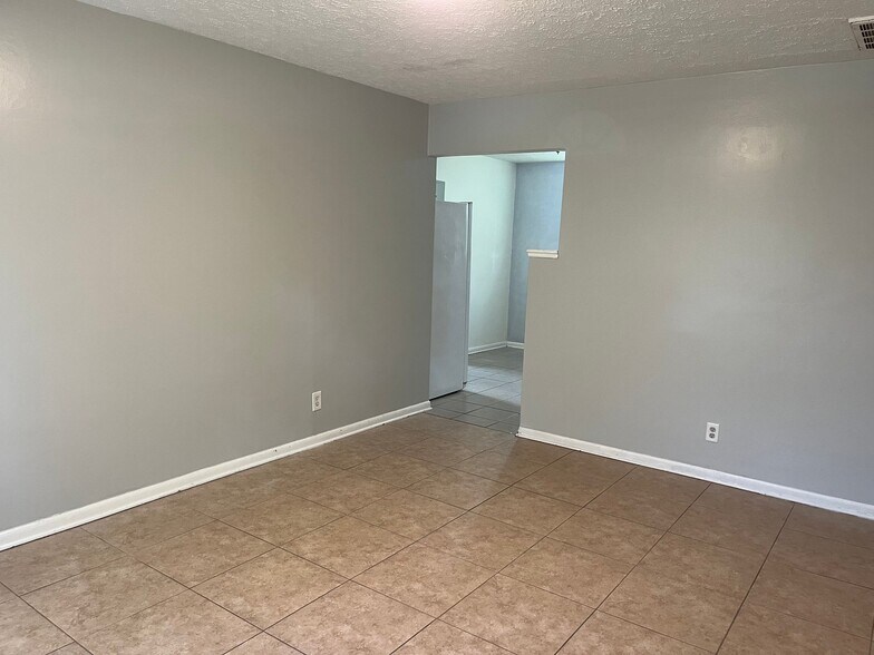 Building Photo - 13605 Greystone Ave