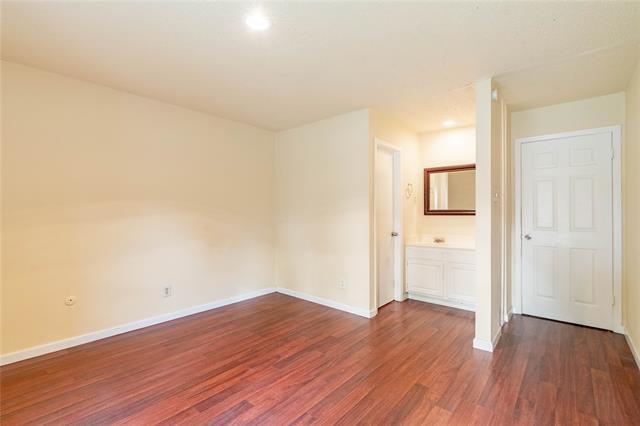 Building Photo - 510 Cranbrook Park