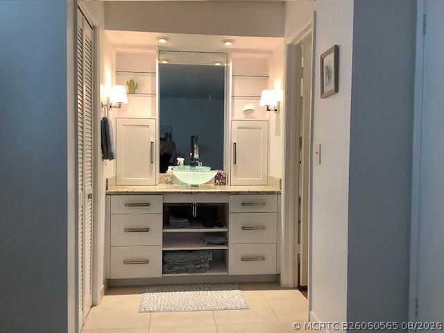 Building Photo - 450 Egret Cir