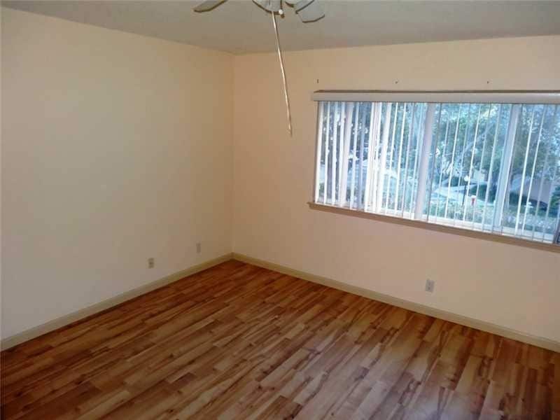 Building Photo - 9934 NW 56th Pl