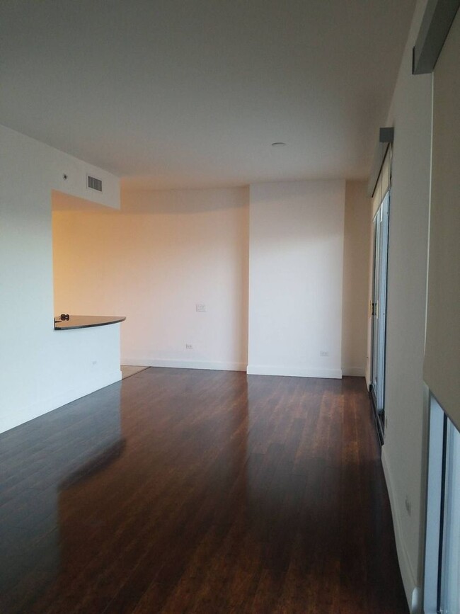 Building Photo - Gorgeous Unit on the 15th Floor at the All...