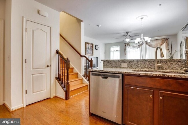 Building Photo - 3009 Chesapeake Dr