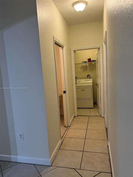 Building Photo - 10861 NW 85th Ter