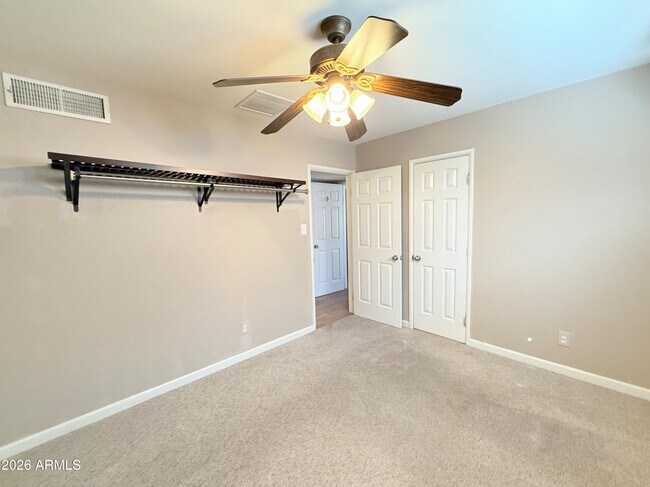 Building Photo - 5212 E Cambridge Ave