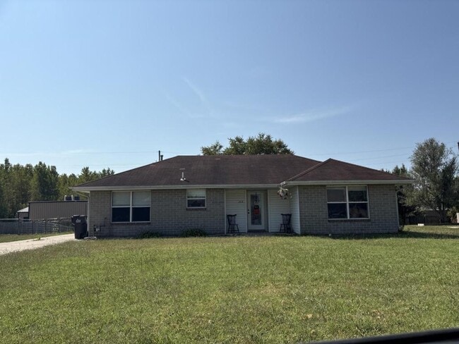 Primary Photo - 205 E Broadway St