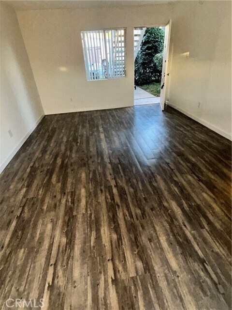 Building Photo - 504 S Ola Vista
