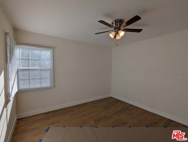 Building Photo - 3966 S Victoria Ave