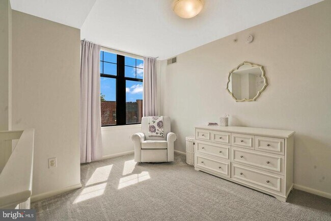 Building Photo - 1021 N Garfield St