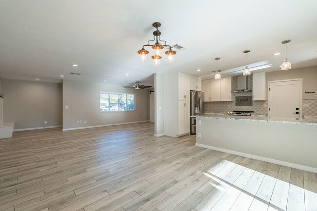 Building Photo - BEAUTIFUL SOUTH SCOTTSDALE - CORNER LOT & ...