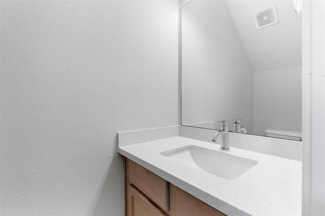 Building Photo - 2808 Kestrel Dr