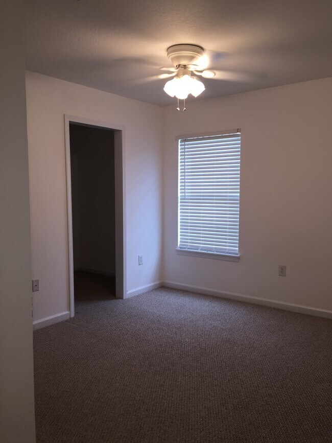 Building Photo - Biloxi 3 Bedroom