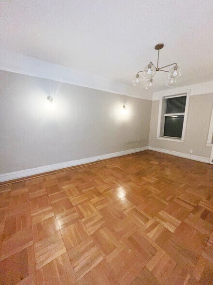 Living Room - 7119 Shore Rd