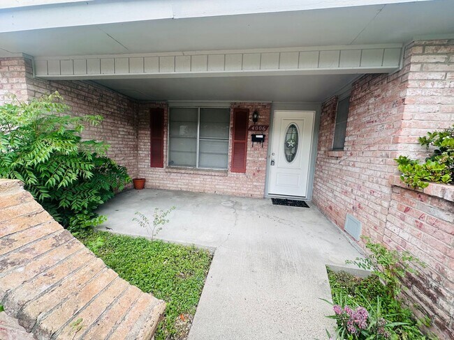 Building Photo - For Lease 3 Bed | 2 Bath | Open Concept | Vaulted Ceilings | 2-Car Garage| Corpus Christi