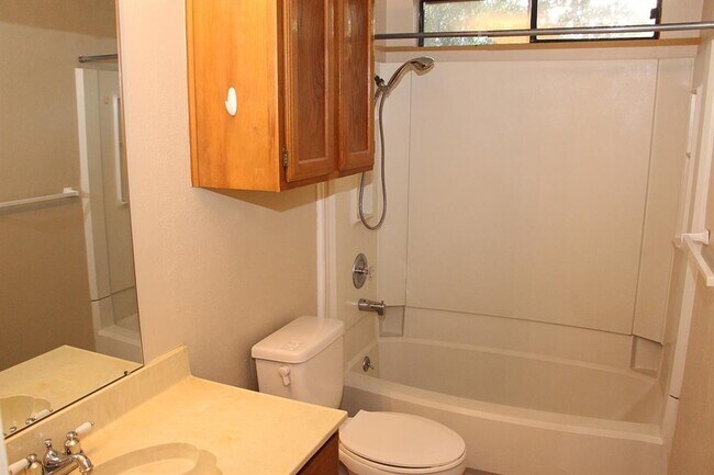 Building Photo - 13355 Water Oak Ln