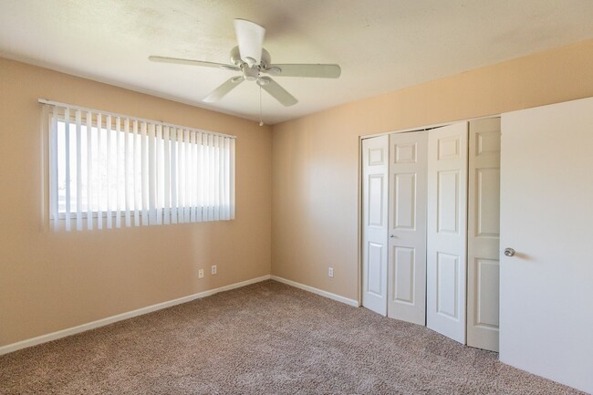 Building Photo - 5 BEDROOM, 2.5 BATH TEMPE HOME W/ 2 MASTER...