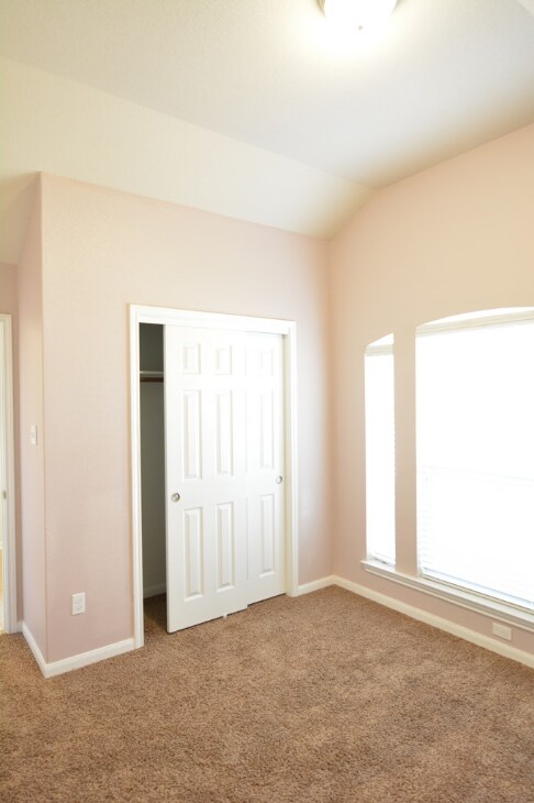 Building Photo - 7919 Woodbury Dr
