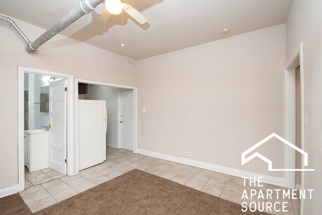 Building Photo - 1371 W Estes Ave