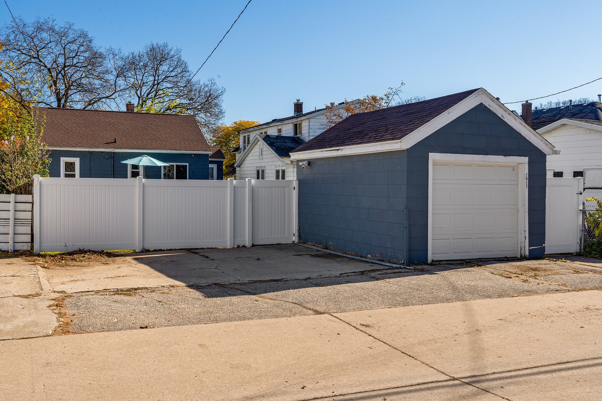 Building Photo - 2015 Wood St