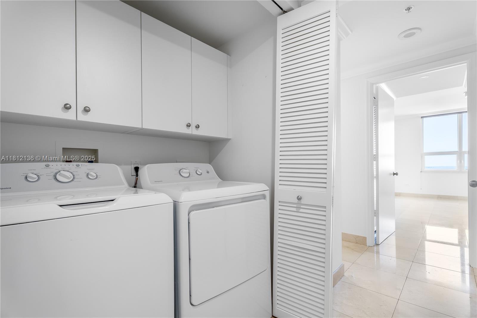 Building Photo - 848 Brickell Key Dr