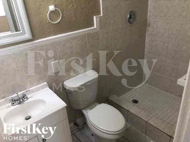 Building Photo - 2840 SW 2nd Ct