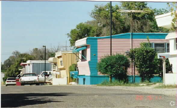 Building Photo - Las Palmas Mobile Home Park