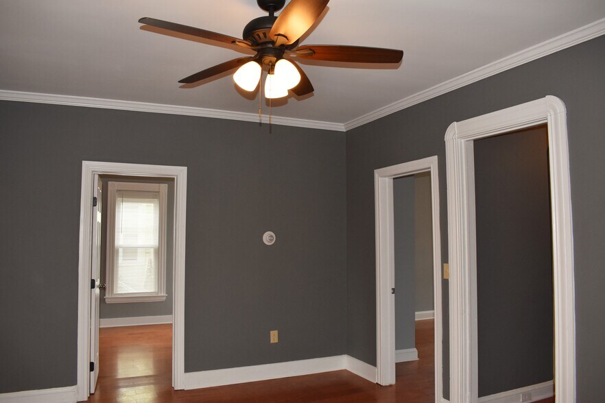 Living Room - 533 W Water St