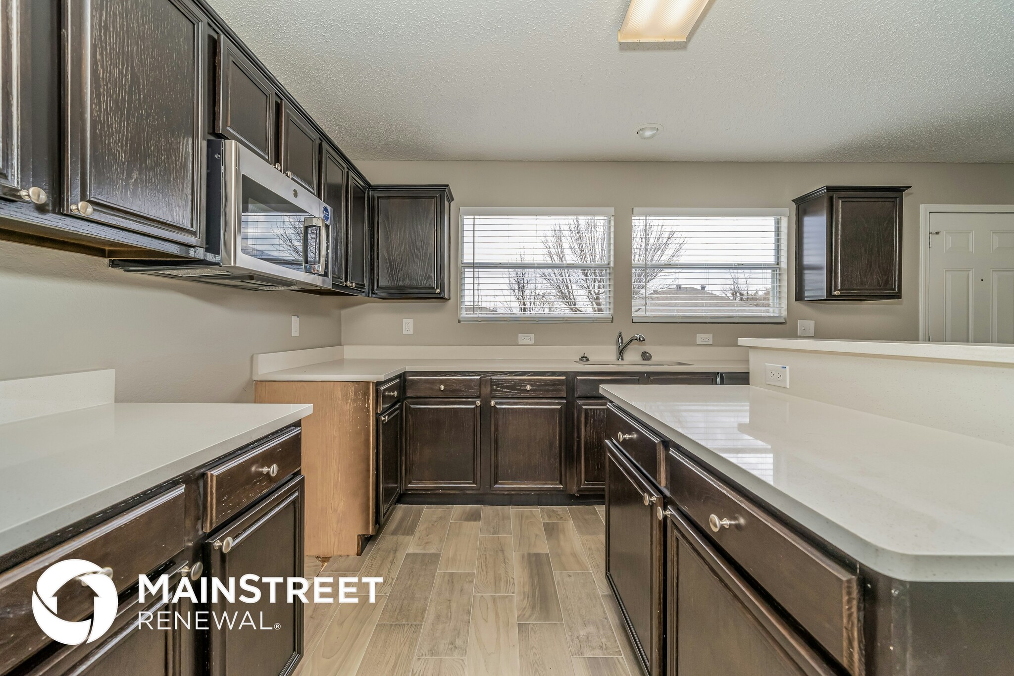 Building Photo - 1420 Chesapeake Dr