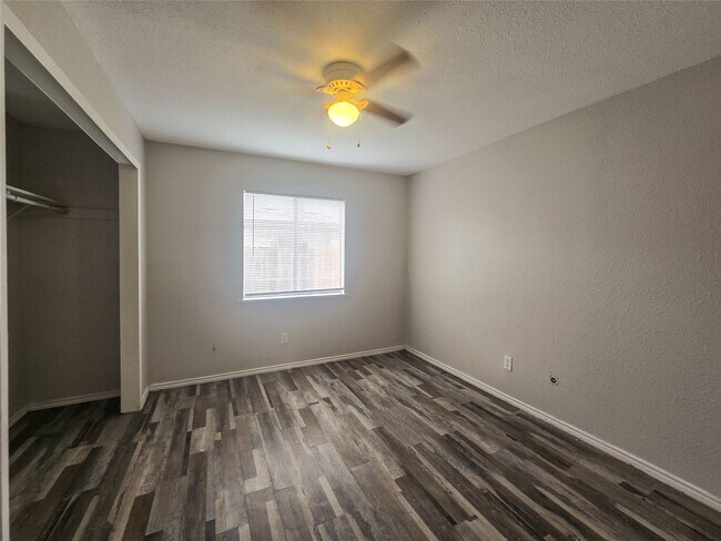 Building Photo - 398 Duroux Rd