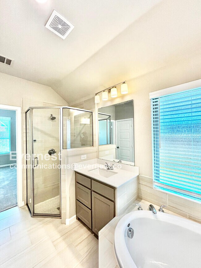 Building Photo - 2412 Bathwick Ln