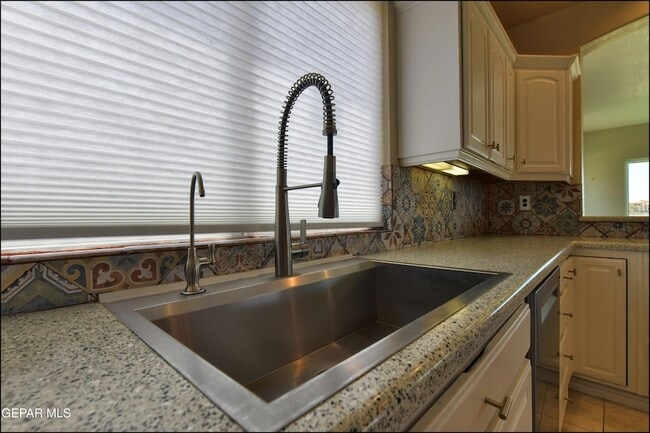 Building Photo - 6732 Pearl Ridge Dr