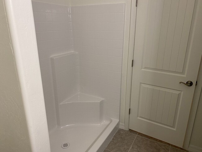 Building Photo - 2 Bedroom in a Gated Community