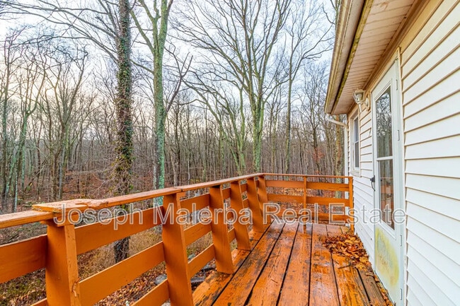 Building Photo - 405 Noank Ledyard Rd